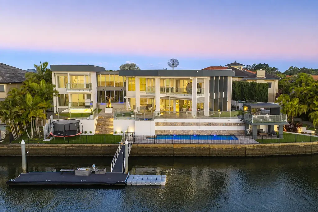 Hope Island 6房  An Exceptional Waterfront Estate of Unrivalled Scale & Luxury
