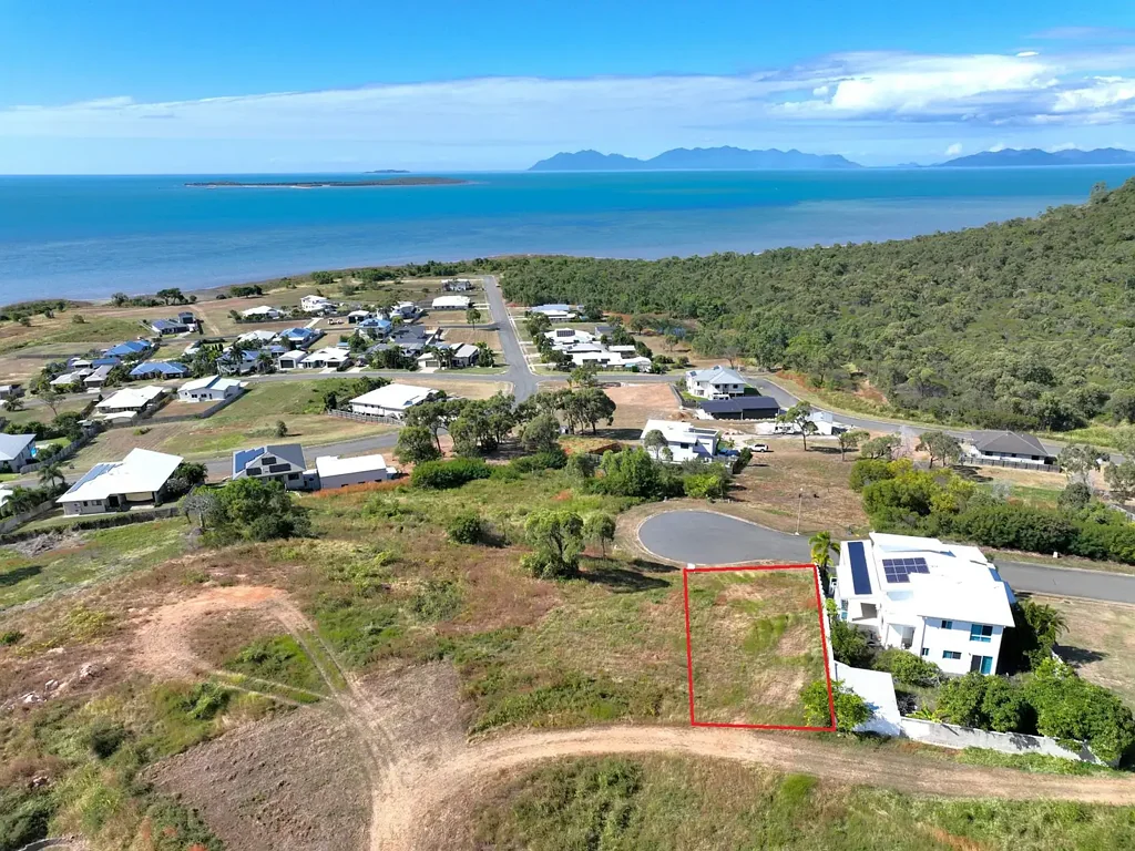 Bowen STUNNING OCEAN VIEWS .
