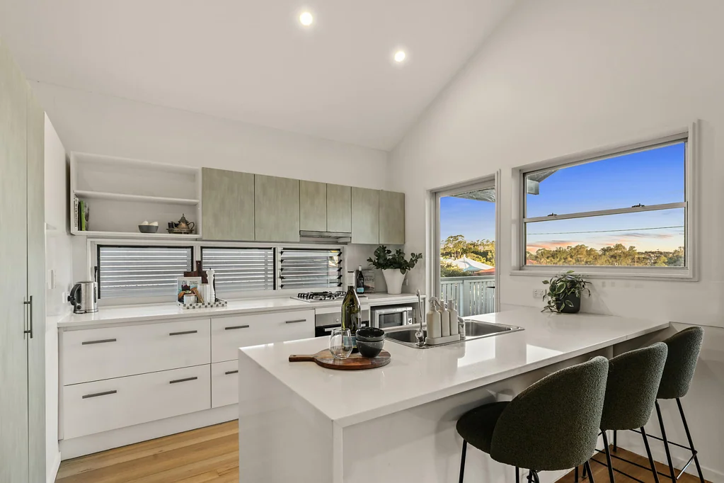 Nundah 5બેડરૂમ Auction On Site Thursday 8th October @ 6.00pm