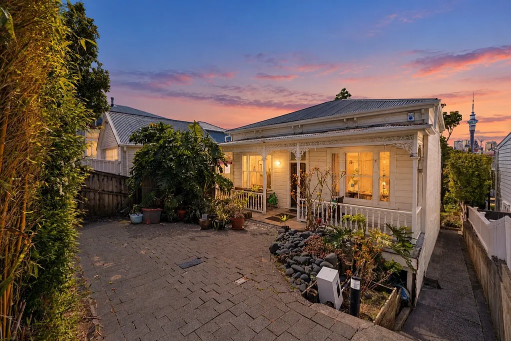 Freemans Bay 3房 您的蓝图，您的Freemans Bay | 城景环绕1930年代Villa，近Ponsonby繁华 Vendors want it sold. Freemans Bay original.