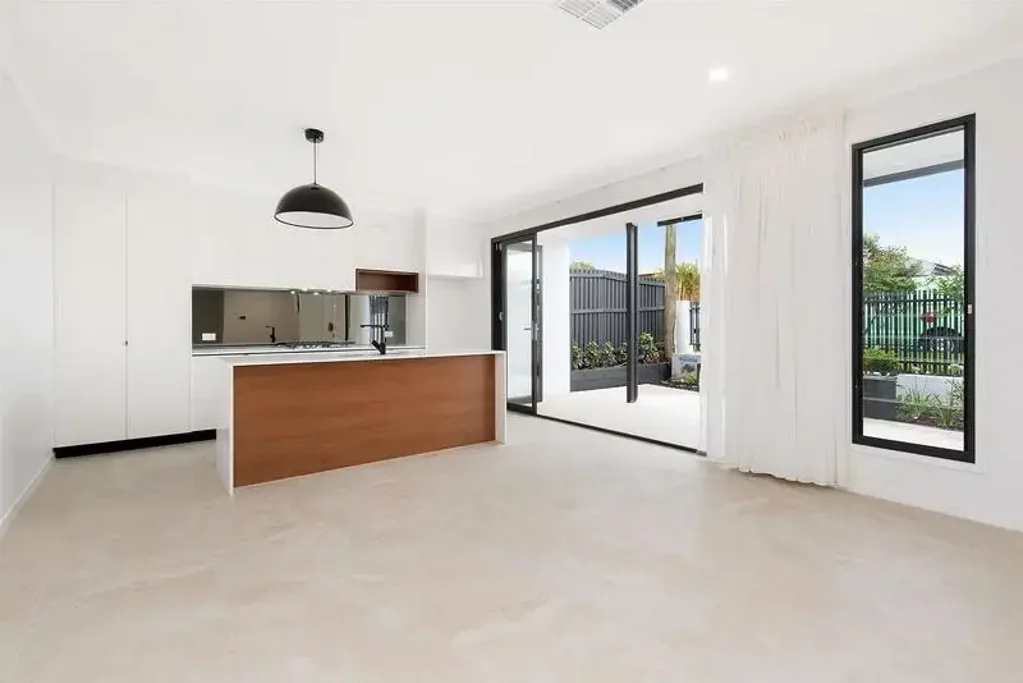 Unfurnished spacious 3 Bedroom 2 Bathroom and 1 Car garage!