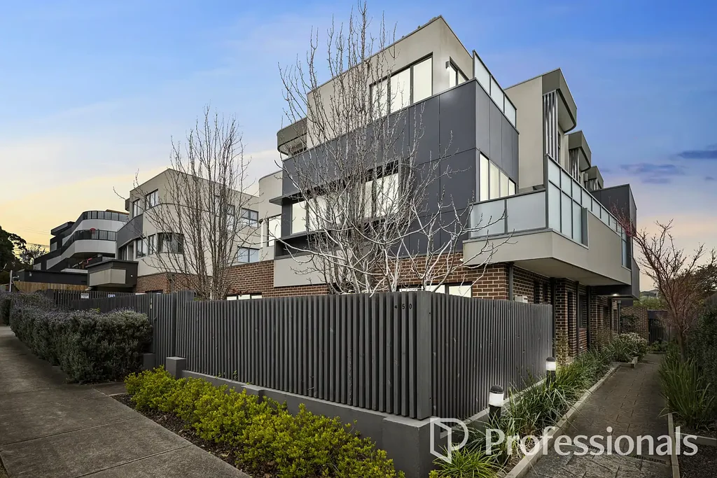 Doncaster 2 Bedroom Modern Townhouse | Sun-Filled Spaces with Ultimate Privacy