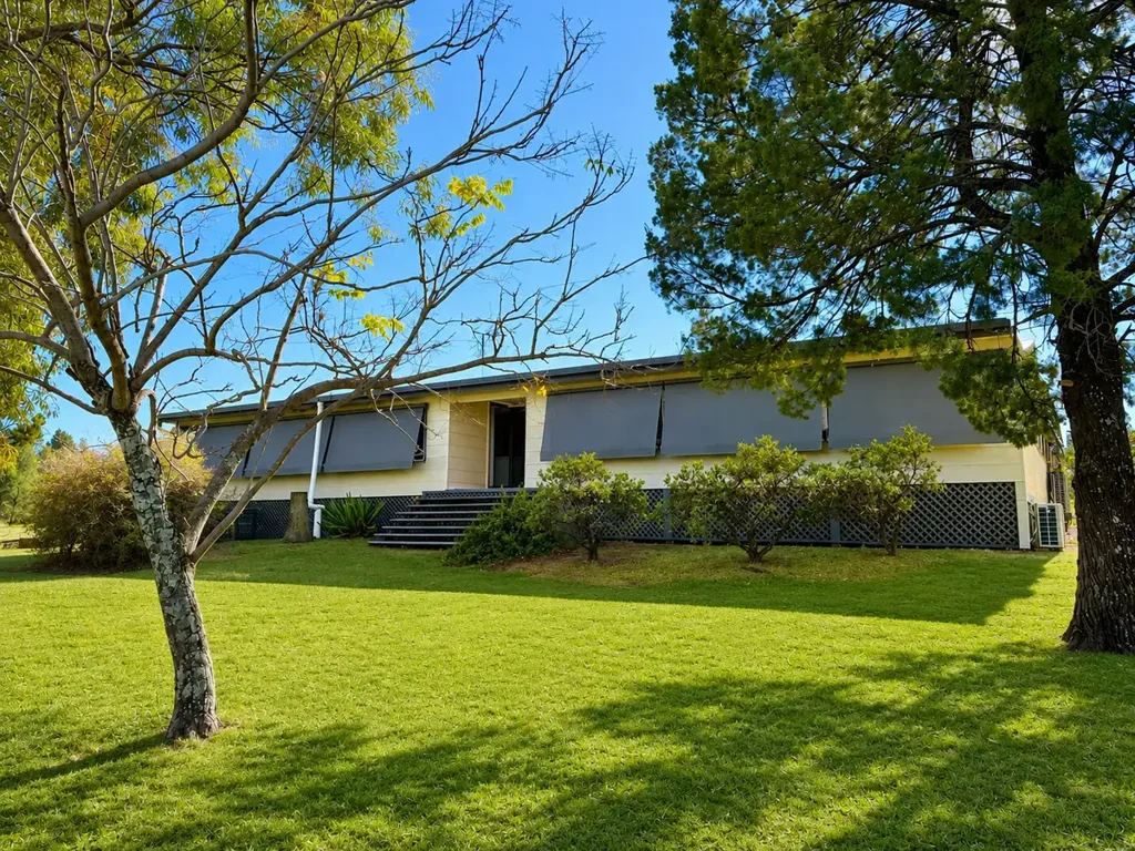 EXPANSIVE HOME WITH ULTIMATE 6 BAY BARN SHED