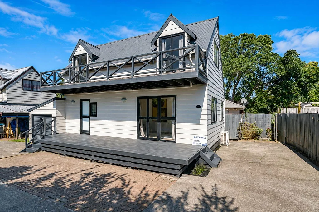 Mangere East 3Phòng ngủ Beautiful Standalone 3-Bedroom Home with Garage