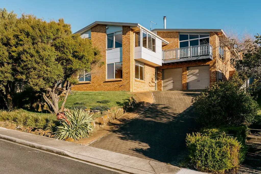 Devonport 5બેડરૂમ Generous Family Living Across Two Spacious Levels