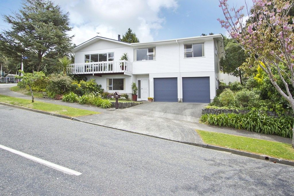 1 Stanhope Grove, Korokoro, Lower Hutt, 4 habitaciones, 2 baños