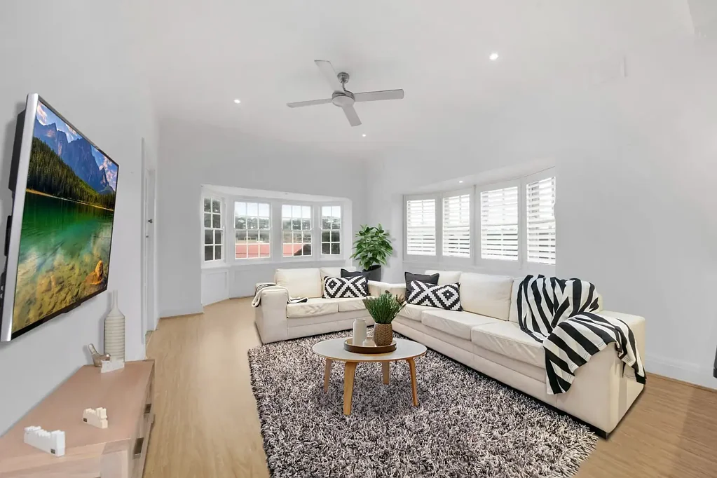 Stylish Art Deco Abode, Magnificent Views
