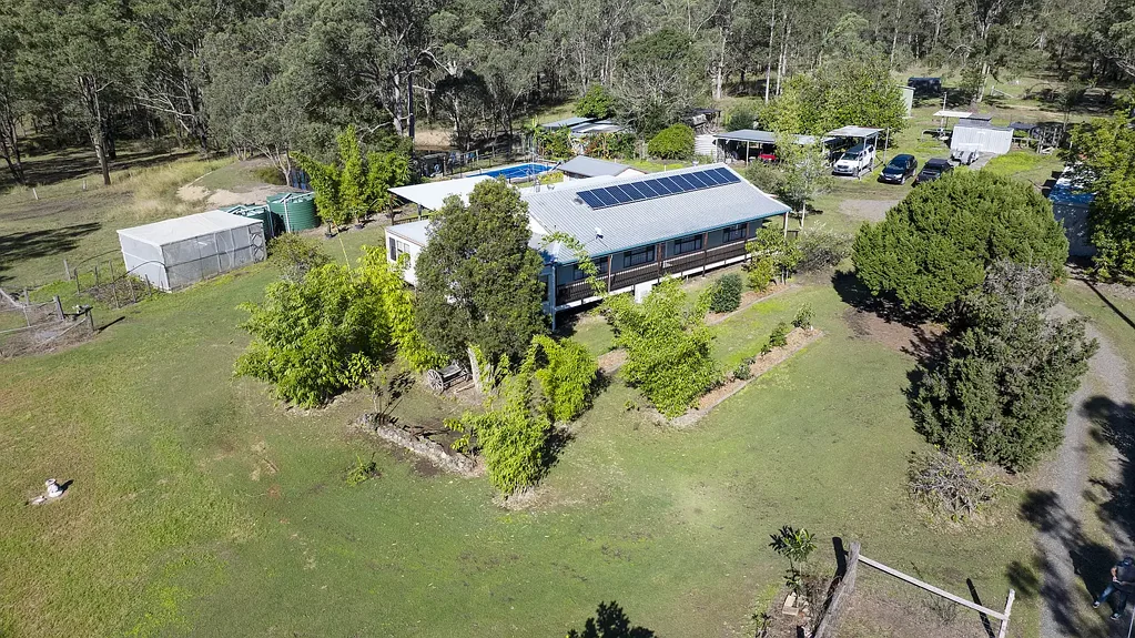 Firefly 3chambre Productive 10-Acre Lifestyle Property