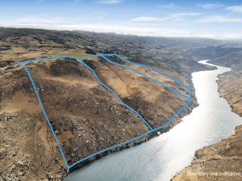 Roxburgh  Sections With Lake Roxburgh Views