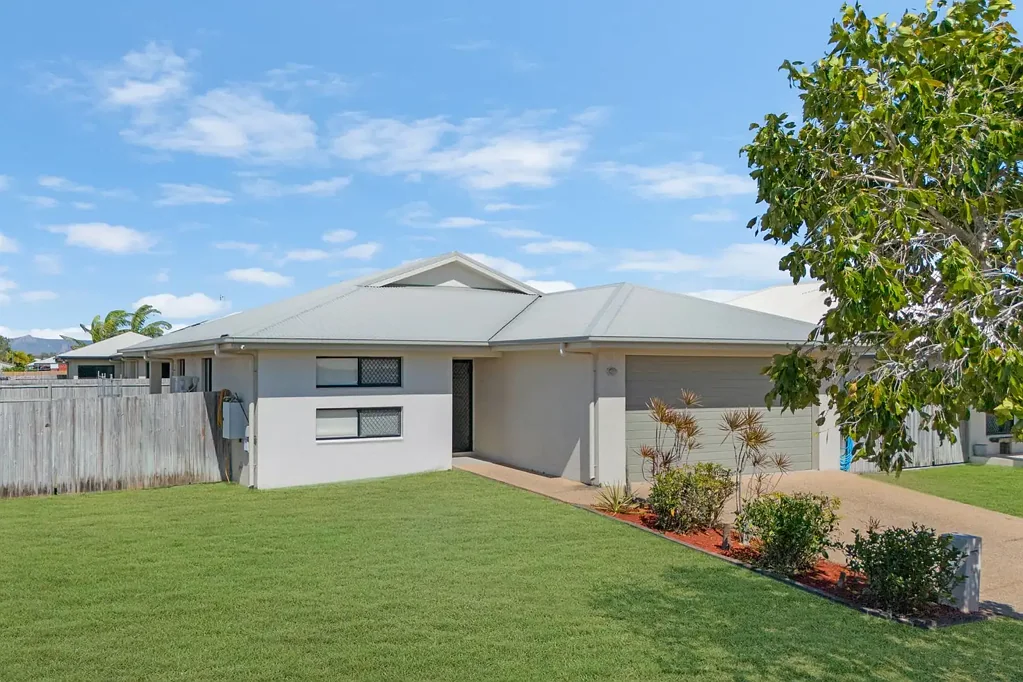 Mount Low 4 Bedroom The Complete Family Package in Sought-After Mount Low