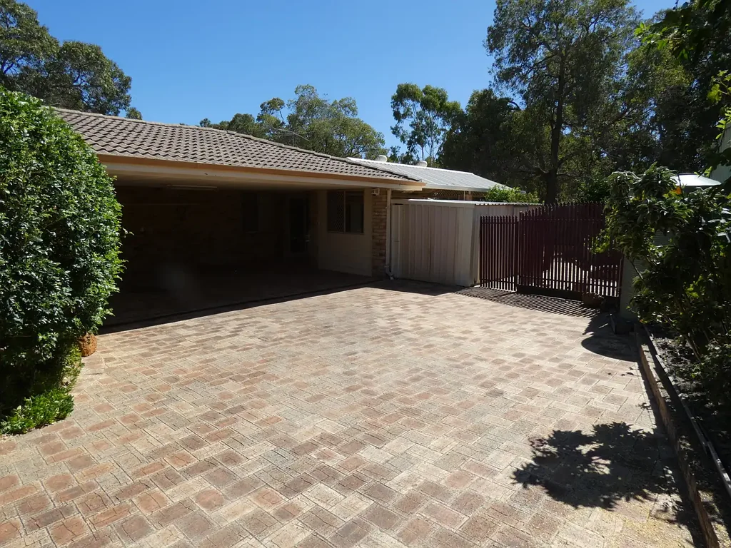 Spacious & Private 3x2 Duplex in Swan View!