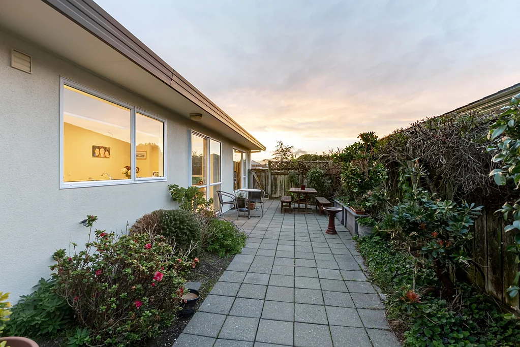 Paraparaumu Beach 2 Bedroom Simply great. Simply well located