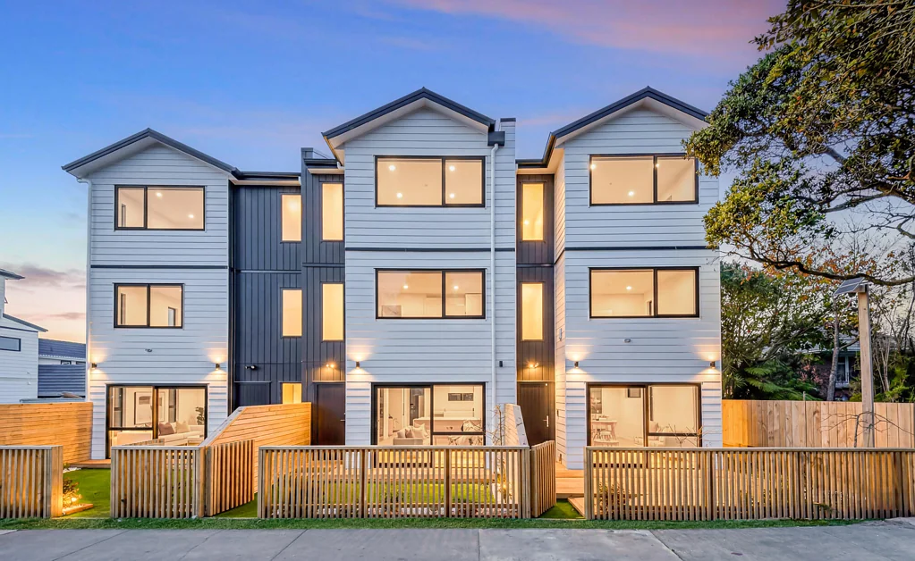 Te Atatu Peninsula 4 Slaapkamer Boutique Living with Independent Access