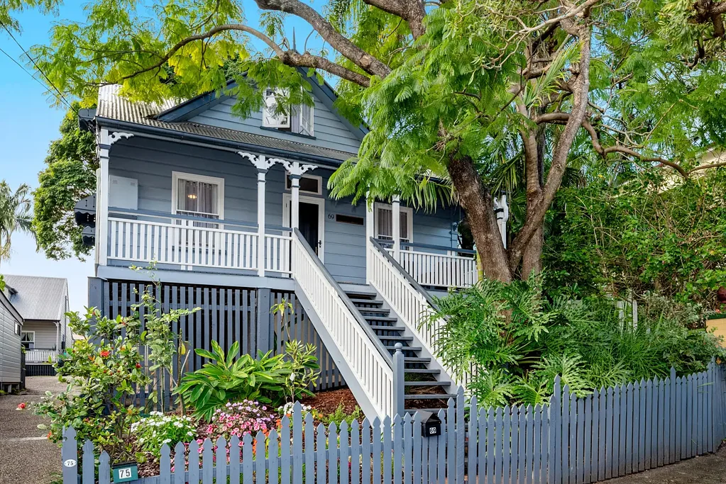 Petrie Terrace 2બેડરૂમ Character and Charm with modern style