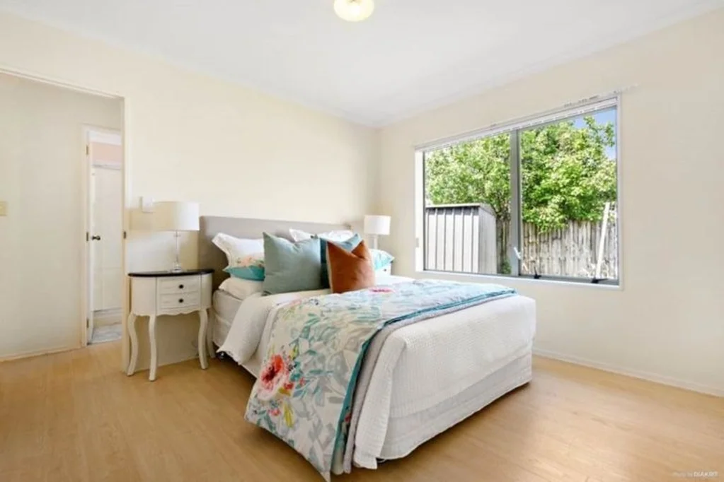 BURSWOOD, 3 BEDROOMS
