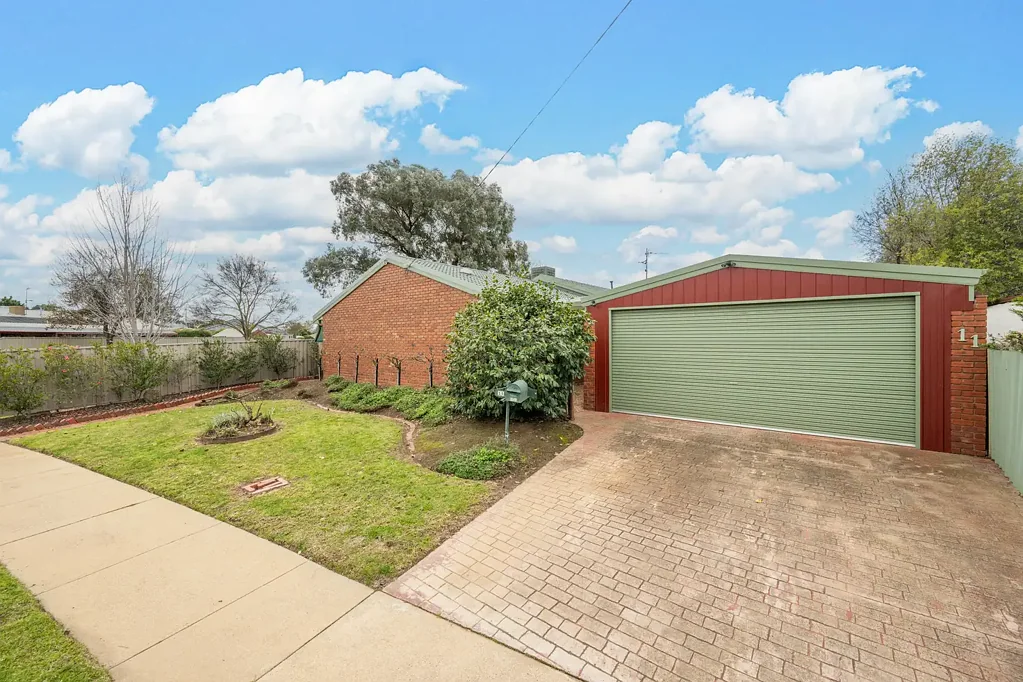 Shepparton 3Phòng ngủ Parkside Living With Shedding, Space and Substance!