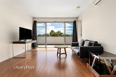 Caulfield South 2Moenga Light, space & style in a vibrant location