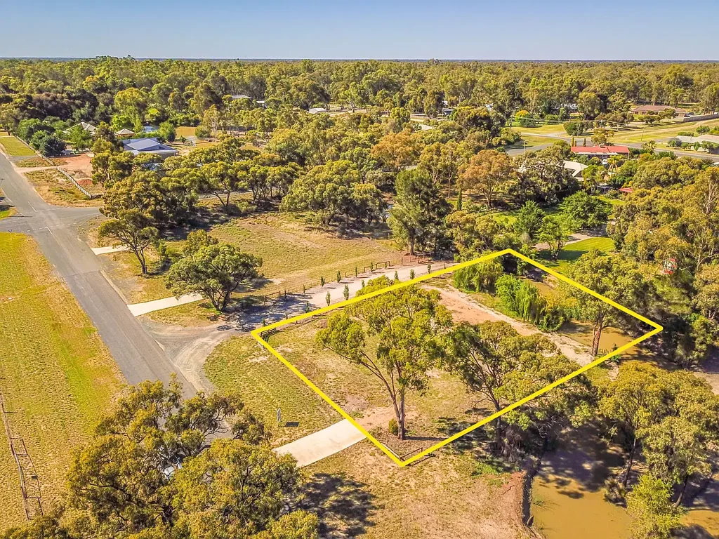 Deniliquin Big Block with Water Views near Edward River
