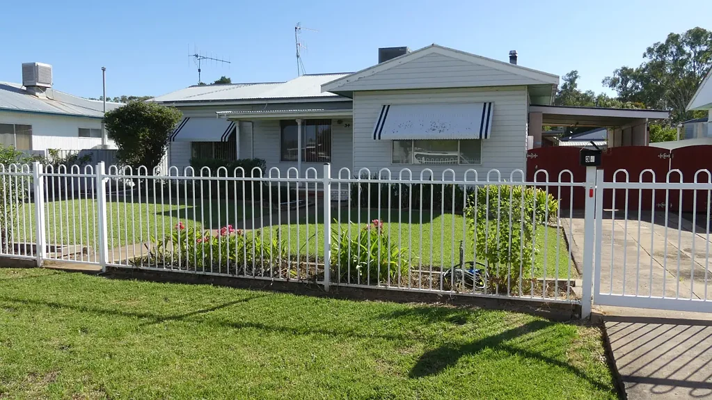 34 Glen St, Warren, NSW 2824