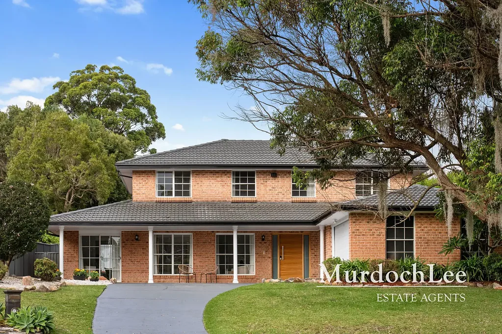 Cherrybrook 5غرفة نوم CTHS Zone, Architect Designed Master Built Family Haven, In-Law Accommodation & Level Backyard Garden, Walk to CTHS, 3 Minutes Walk to Metro/City Bus