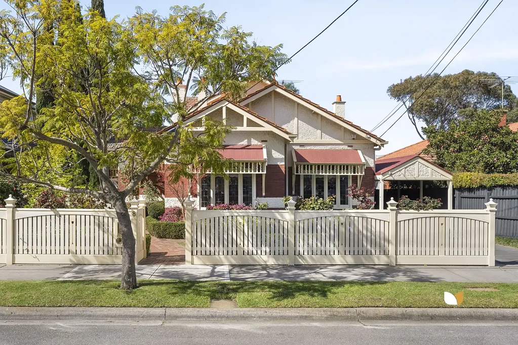 Essendon 5બેડરૂમ LUXURY REDESIGN OF A TRUE ESSENDON CLASSIC