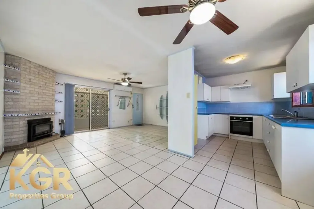 DUAL LIVING WITHIN WALKING DISTANCE TO WESTFIELD - UPPER MOUNT GRAVATT