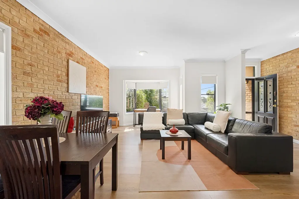 Fully furnished 3-bedroom townhouse