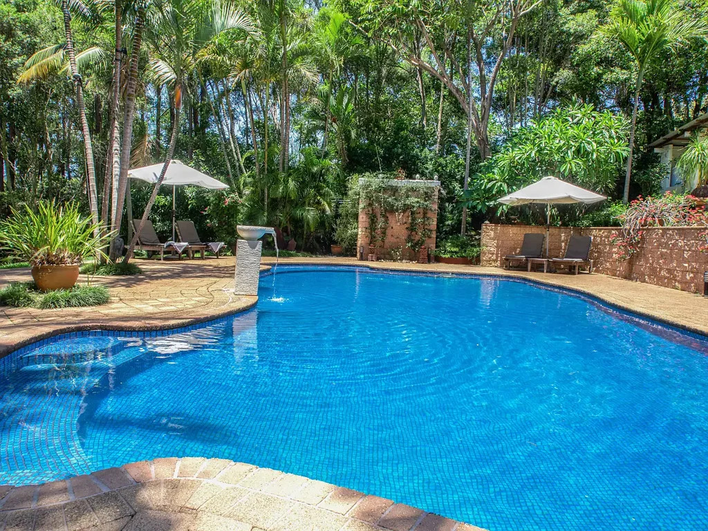Sapphire Beach 5Moenga Uniquely Different Private Oasis Set Amongst Peaceful Landscaped Gardens.