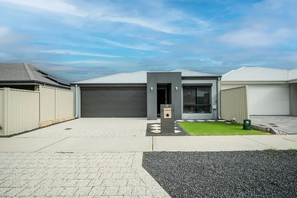 Alkimos 4chambre LOW MAINTENANCE LUXURY BY THE BEACH!