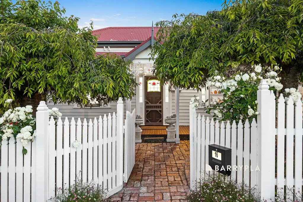 Warragul 3房  Timeless Period Charm Meets Modern Living in Prime Inner-Town Location