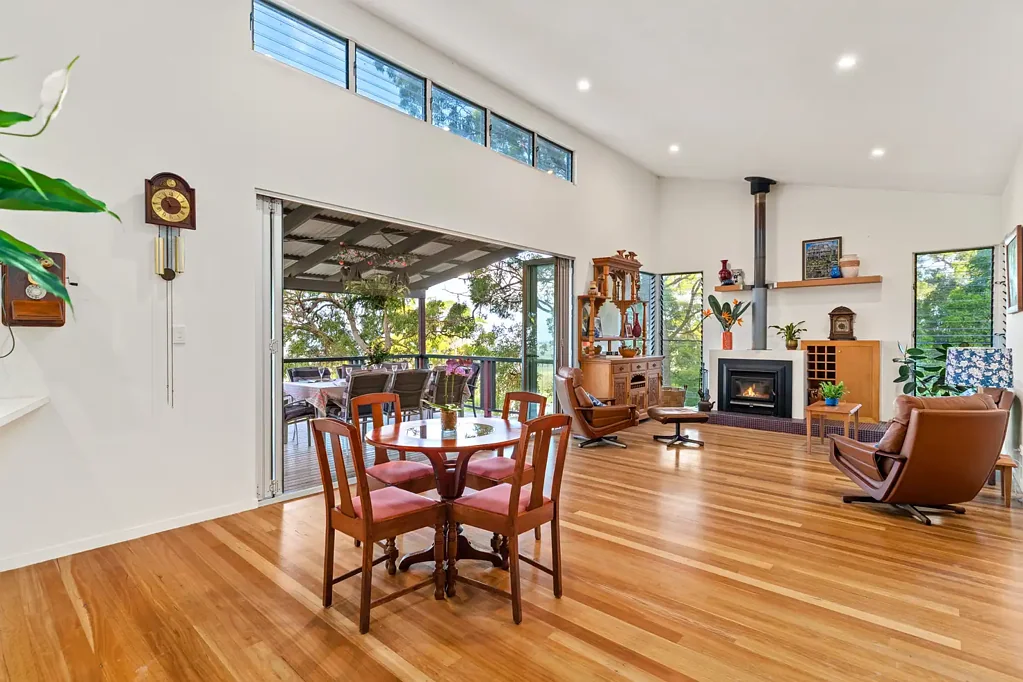 Valdora 4Zimmer Triple or dual living options, private acres with views and storage galore.