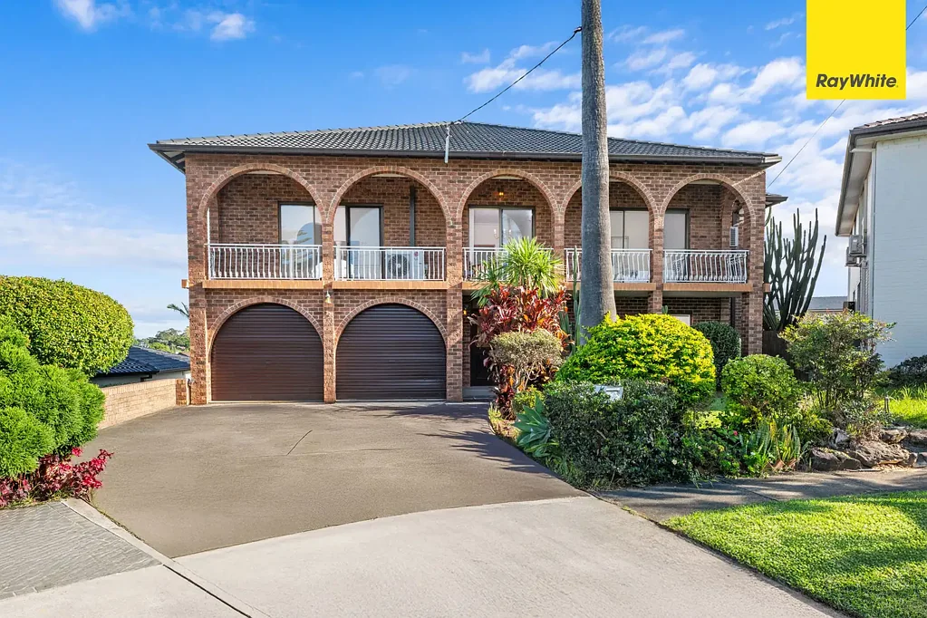 Marsfield 5ਬੈੱਡਰੂਮ Full brick character home with sweeping city view