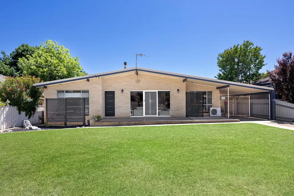 11 Bruce Street, Tolland, NSW 2650