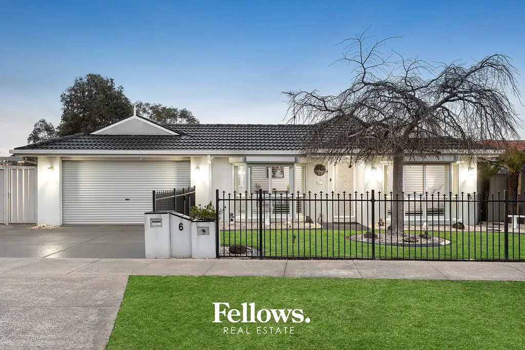 Pakenham 3침실 Polished Northside Entertainer with Poolside Charm