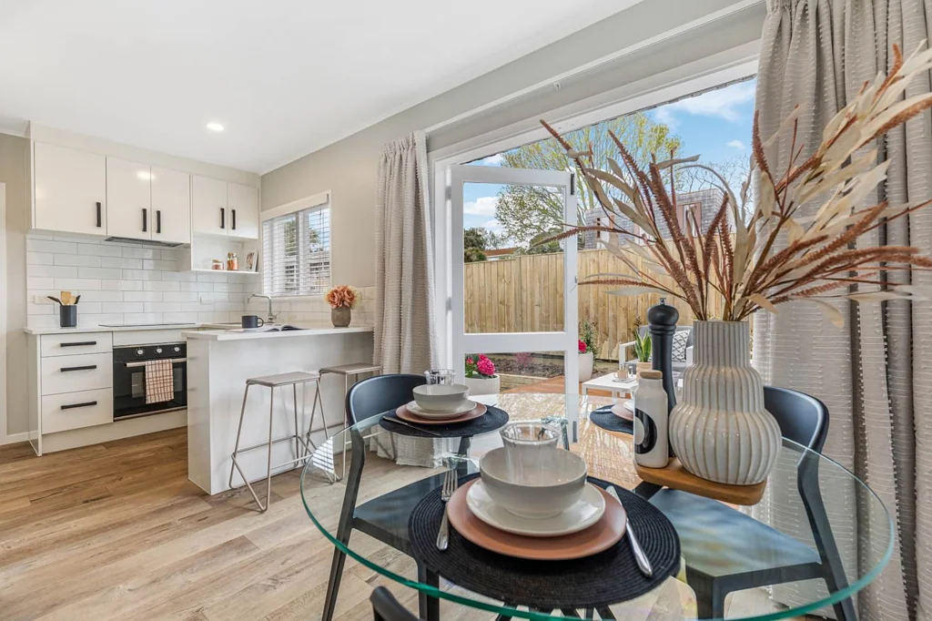2/25 Woodward Avenue, Mangere Bridge, Manukau City, Auckland