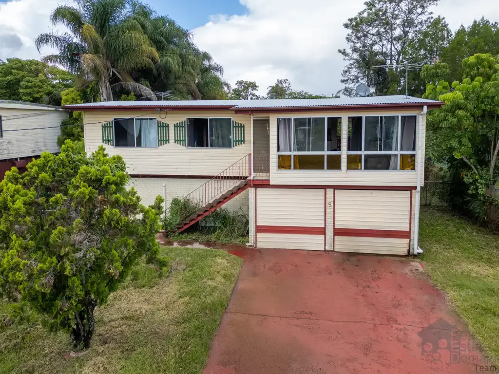 Kingston 4Kwarto Exciting Opportunity: Highset Home Renovation ... Potential & Side Access for Second Dwelling – 780m² Block!