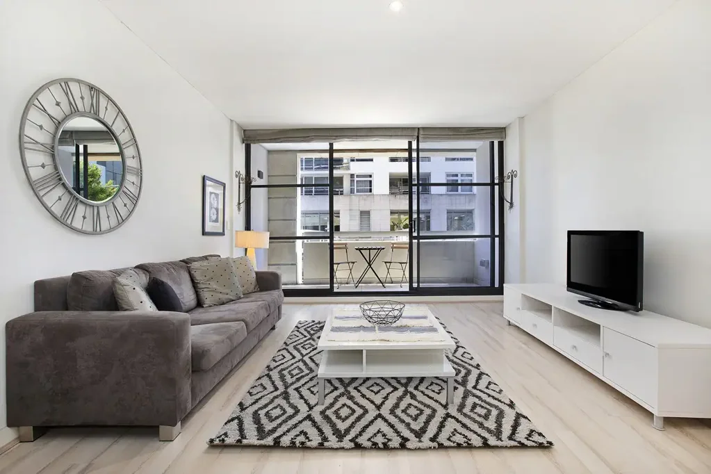 Contemporary waterside living – Minimum 3 month term available | Furnished