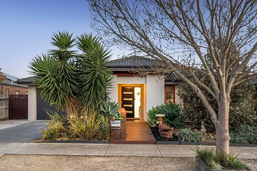 Armstrong Creek 4 Bedroom Family Favourite in Serene Pocket!