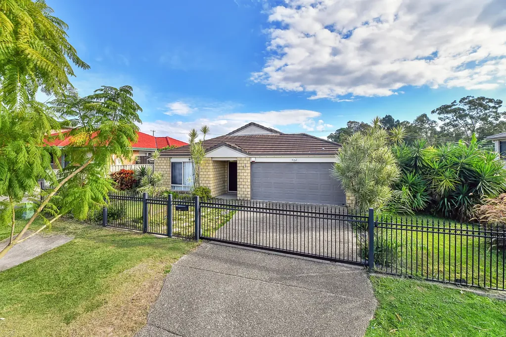 Inala 3 Bedroom Unbeatable Value - Spacious Three Bedroom Lowset with Ensuite and Double Garage !