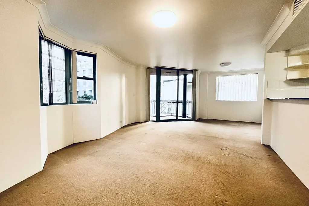 Contemporary 3 Bedroom Residence with Expansive Entertainer's Balcony in the Heart of Pyrmont