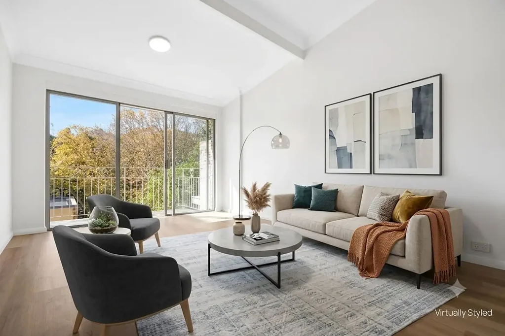 NEWLY RENOVATED HUGE THREE STOREY HOUSE WITH GARDEN & LOCK UP GARAGE