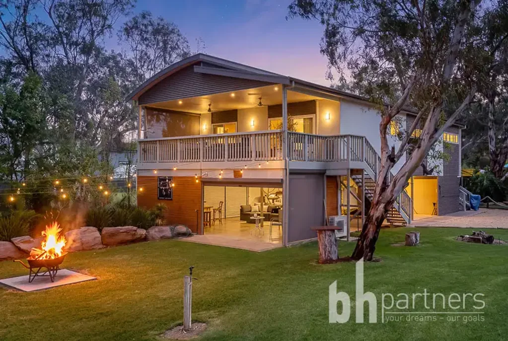 Mannum 3房  Unbeatable Location - Absolute Riverfront with 3x Houseboat Moorings