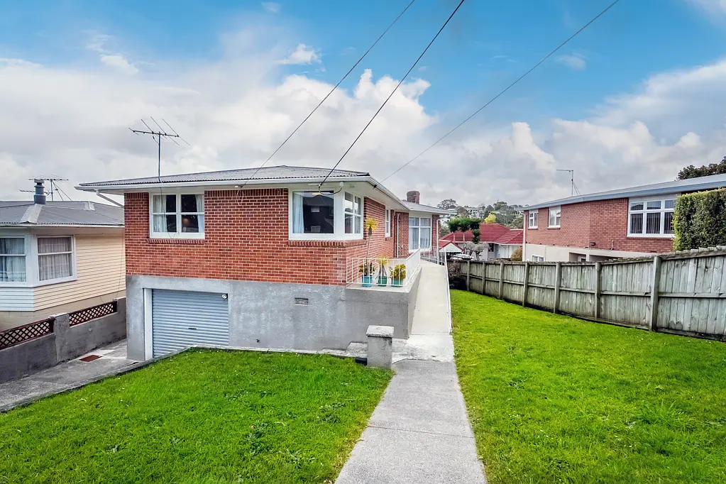 Bayview 3房  Live- Renovate -Develop -Land Bank