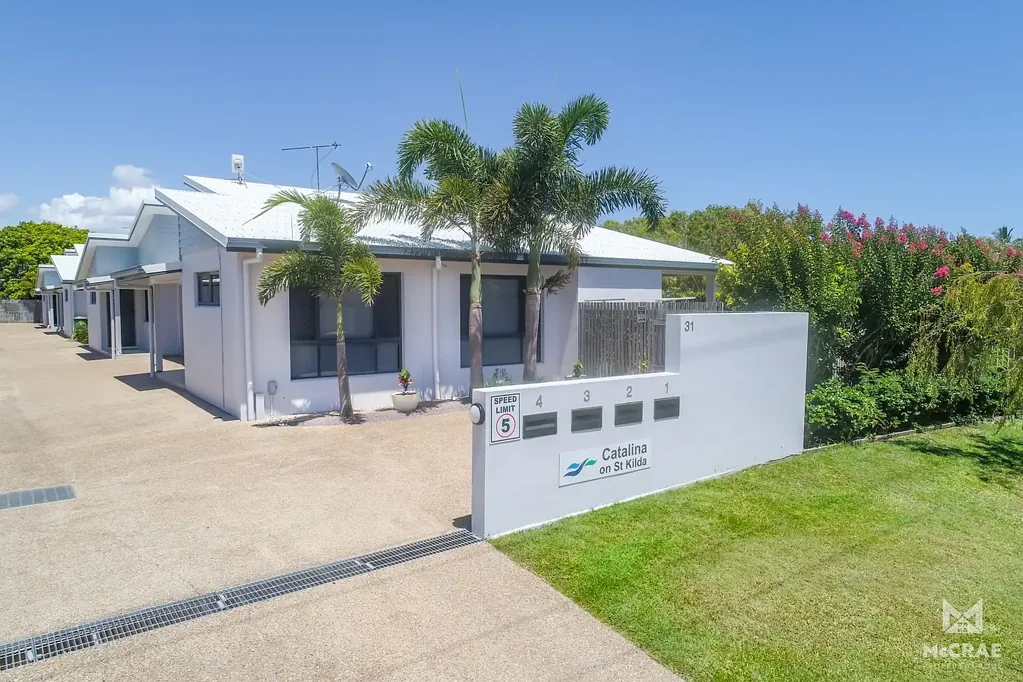 FULLY FURNISHED UNIT AT CATALINA ON ST KILDA $525 PW