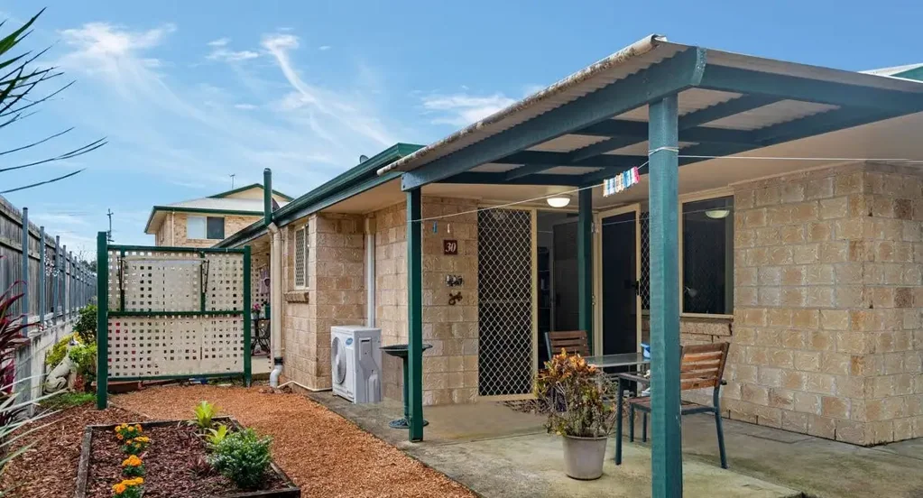 1 BEDROOM VILLA IN WELL MAINTAINED QUIET COMPLEX