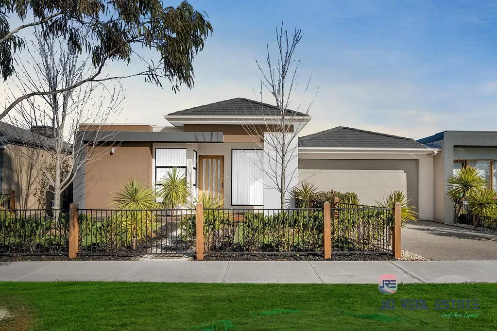 Thornhill Park 4 Bedroom Ex-Display Home on 544sqm with Premium Inclusions!