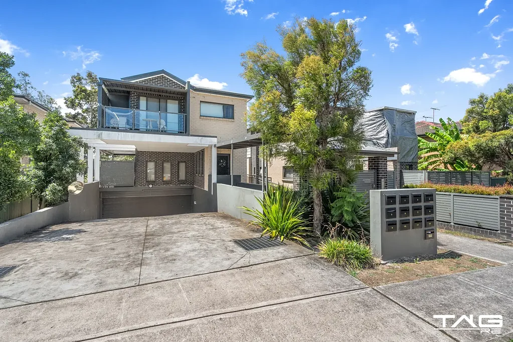 South Wentworthville 2部屋 ONE OF A KIND TOWNHOUSE!