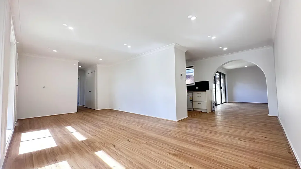 Beautifully Renovated Family Home in the Heart of Minto !!
