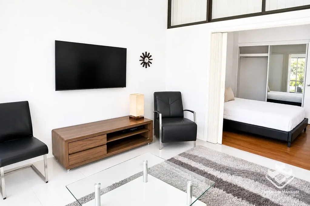 Furnished unit in the Valley