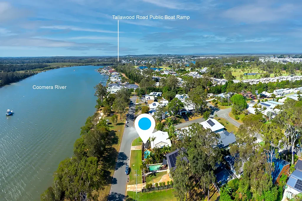 Hope Island 4房  Dual Living Family Home with River Views in Sought After Santa Barbara